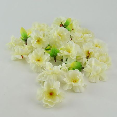Σετ 50 μικρά διακοσμητικά άνθη αμυγδαλιάς κατασκευασμένα από ύφασμα.