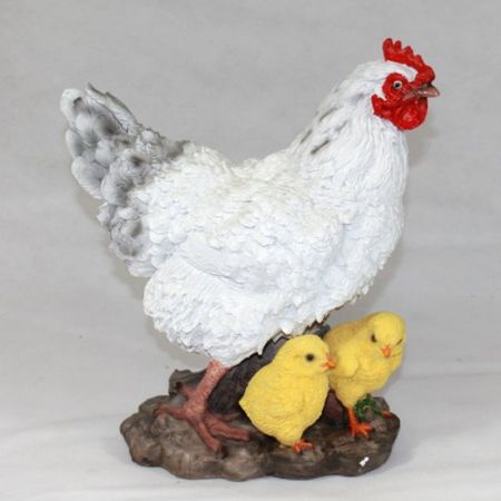 Διακοσμητική κότα με κοτοπουλάκια Polyresin Λευκή 29x14x33cm
